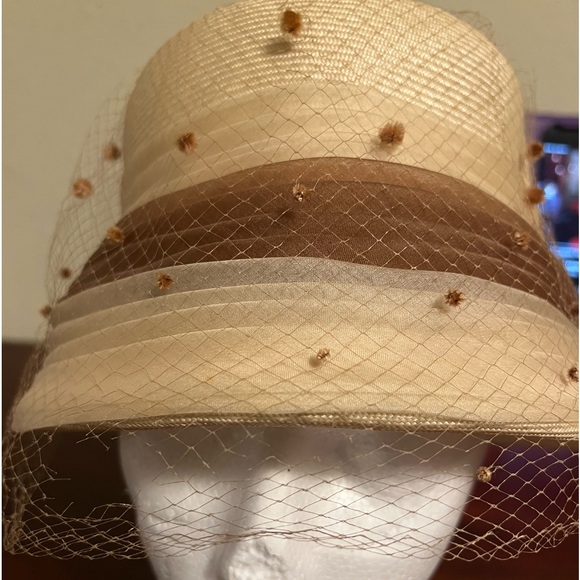 Vintage hat styled by Coralie - Picture 2 of 6
